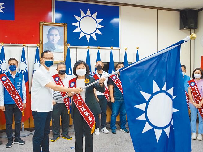 雲林縣長選舉，國民黨中央黨部開始助攻張麗善（前右），炒熱雲林選情。（本報資料照片）