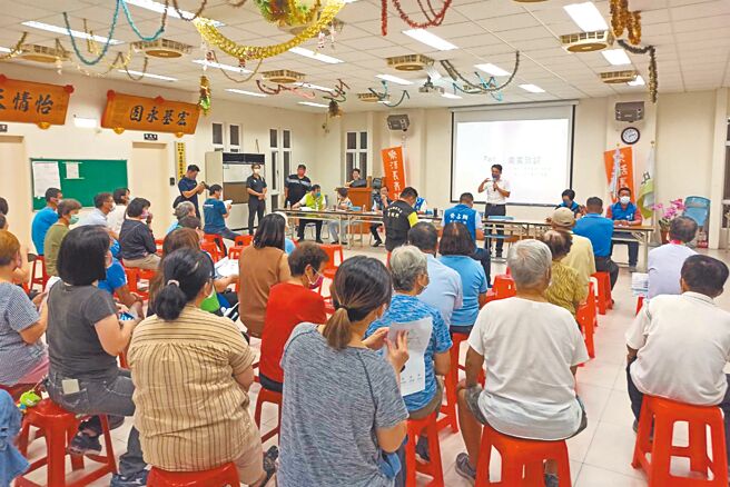 新竹县府在湖口乡规画首座特色公园，地方说明会中在地民眾踊跃参与，积极发表意见。（新竹县府提供／邱立雅竹县传真）