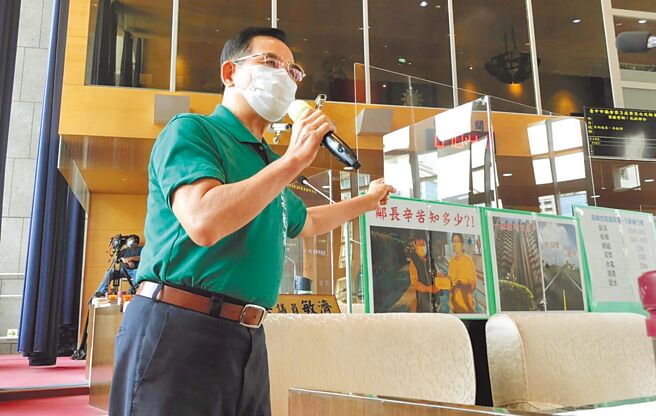 台中市议员吴敏济呼吁市府将邻长补助提高到3000元。（张亦惠摄）
