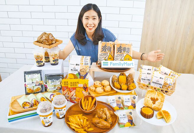 全家夯番薯迎15周年发表7项新品，冷热款皆有，抢攻番薯控味蕾。（陈俊吉摄）