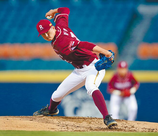 乐天桃猿黄子鹏先发7局无失分,夺7连胜。（范扬光摄）