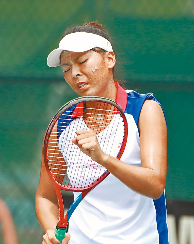 李佩琪昨天在金恩杯亚大二级赛事第2点单打不敌香港张玮桓。（四维体育推广教育基金会提供）