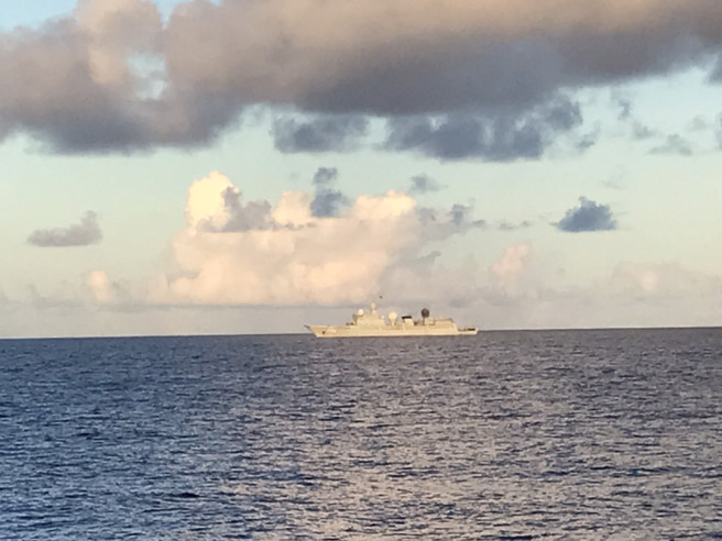 中科院「無限高」飛彈將試射，大陸電偵船天權星號賴在蘭嶼外海不走。(臉書台灣西南空域提供)