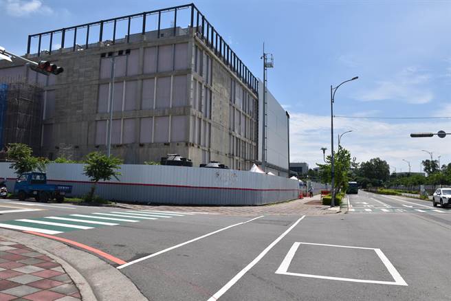 位在竹南镇大埔特定区内的台积电新厂即将完工。（谢明俊摄）