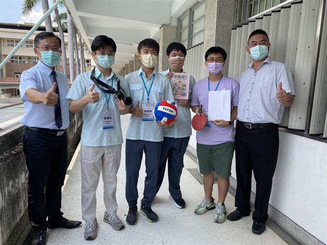 台中一中于今年分科测验，表现成绩亮眼，应届录取医科总人数共66人，包括学测29人，分科测验再添37人。（张妍溱摄）
