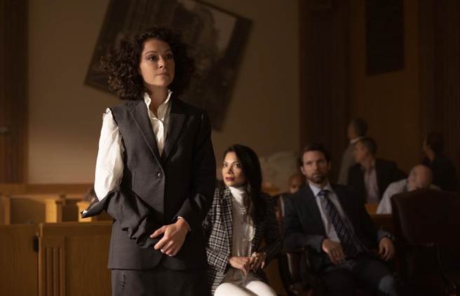 珍妮佛原先是位生活充實的單身女律師。（Disney＋提供）