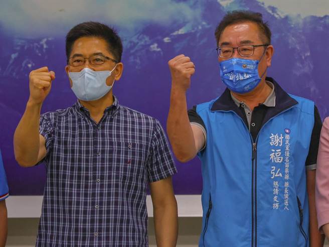 国民党秘书长黄健庭12日前往苗栗督导选情得悉林智坚退选，与谢福弘提出看法。（谢福弘竞总提供／谢明俊苗栗传真）
