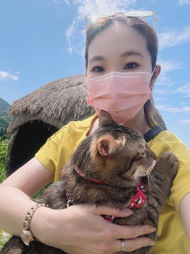 永庆房屋经纪人蔡幸芸从会计转职房仲，从30K月收入晋升百万年薪。图/永庆房屋提供