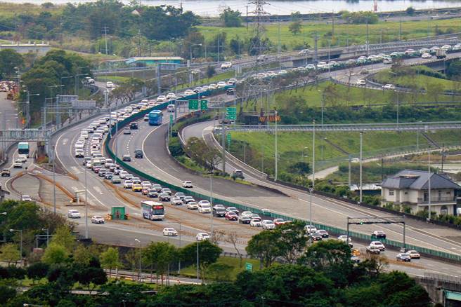 1665新店-宜兰国道客运，将8月18日通车，让民眾方便搭乘大眾运输工具经国道5号、雪山隧道往返新北与宜兰。（本报资料照片）