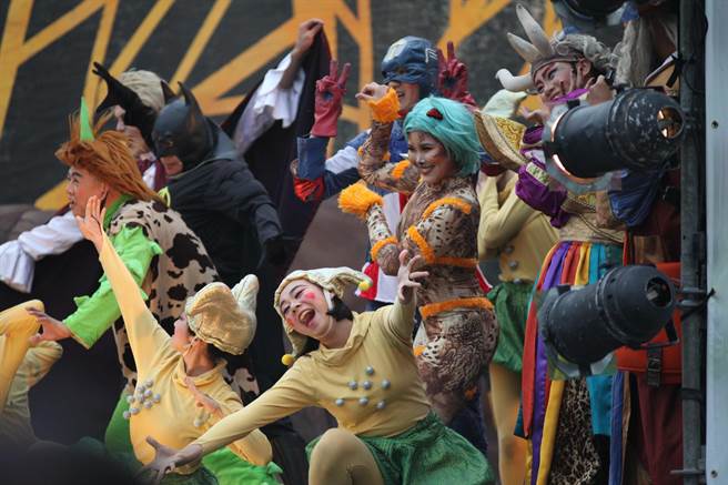 屏東FUN暑假夏日狂歡祭自上月30日開幕後，至今吸引逾60萬人次入園，活動也精彩連連，縣府將於13、14日安排紙風車兒童劇團等表演。（屏縣府提供／謝佳潾屏東傳真）