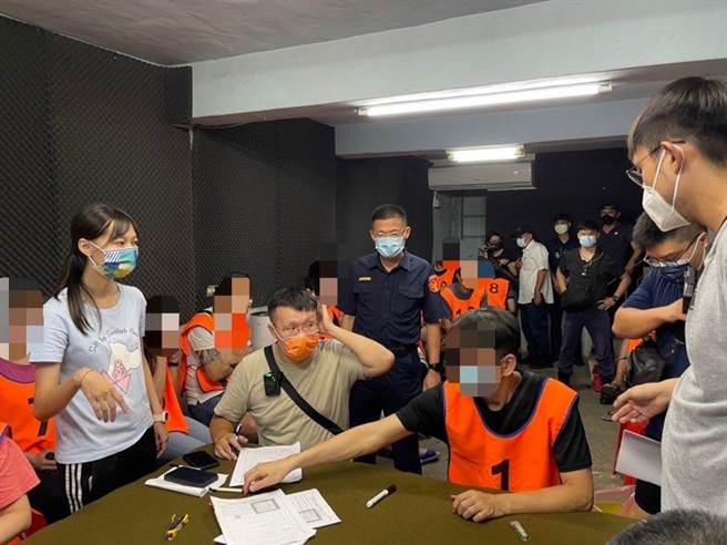 贷款公司深夜人声鼎沸，屏警循线破获职业赌场。(警方提供)