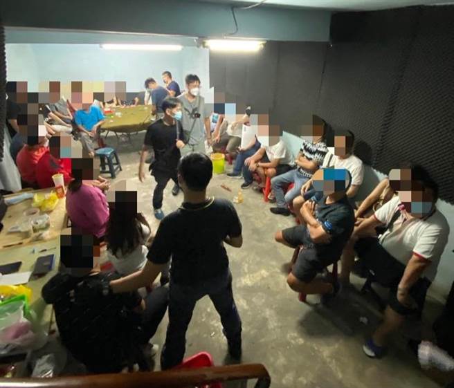 贷款公司深夜人声鼎沸，屏警循线破获职业赌场。(警方提供)