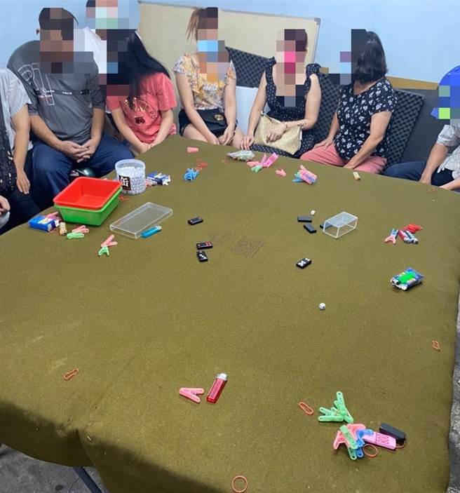 贷款公司深夜人声鼎沸，屏警循线破获职业赌场。(警方提供)