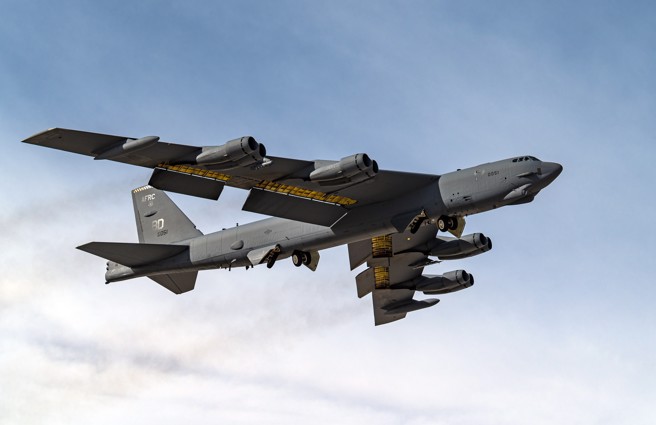 B-52H即將獲得新雷達和發動機，由於換裝時程有所差異，使其編號可能先改為B-52J，再變成B-52K。（示意圖／美國空軍）