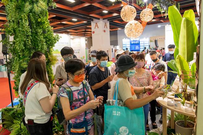 花蓮永續方舟活動現場人潮踴躍。(花蓮縣政府提供)