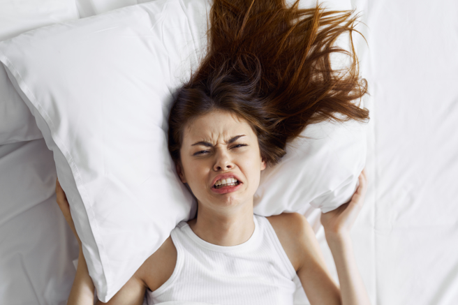 女网友半夜3点听到隔壁房欢愉声，后来决定「播儿歌」反击，正当她好不容易睡着时，5点半时隔壁房又传来叫声，直到早上7点共传来3次。（示意图，达志影像/shutterstock）