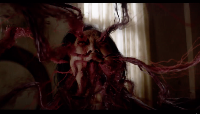 《民雄鬼屋》以水的流動作為沛小嵐被附身的狀態。（截自罡風創意特效影片）