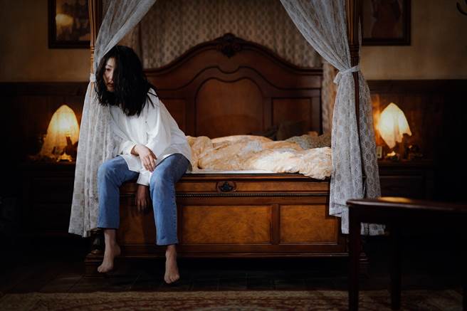 楊謹華為詮釋妹妹「何徳心」，妝容和心理狀態都費盡苦心。（采昌、馬棋朵提供）