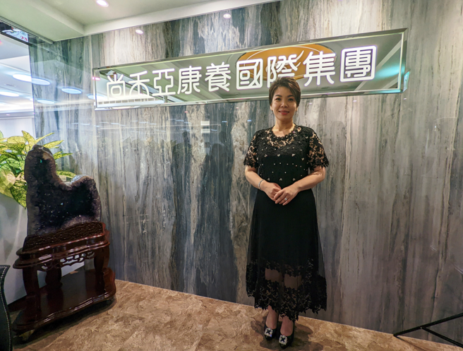 尚禾亚康养国际集团创办人陈玟均指出，集团已于美国证交所挂牌交易受国际认可，力拚明年在美上市。（叶思含摄）