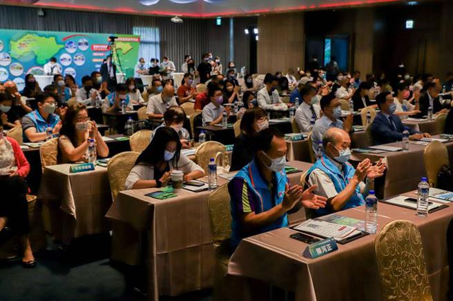 （国科会与嘉义县政府12日共同举办「嘉义科学园区招商暨产学交流论坛」，厂商参与热络。图／嘉义县府提供）