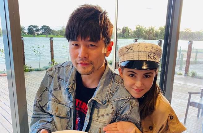 周杰伦和昆凌从2014年结婚至今仍相当恩爱，不时还会在社群上放闪。(图/ 摘自周杰伦IG)