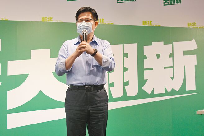 民進黨新北市長參選人林佳龍與新北市長侯友宜為了林口交流道增設匝道工程，針鋒相對數次。（陳慰慈攝）