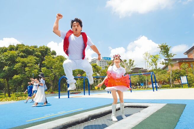 兒10公園拆除既有罐頭式遊具，設置孩子喜愛的跳跳床、攀爬架溜滑梯等遊具。（新竹縣府提供／邱立雅竹縣傳真）