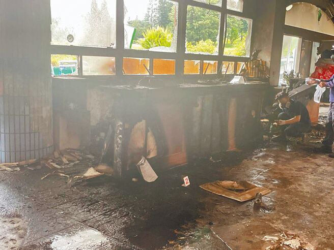 宝山乡某座高尔夫球场11日凌晨遭人纵火，纵火者为温姓杆弟，自己也身受重伤送医救治。（民眾提供／邱立雅竹县传真）