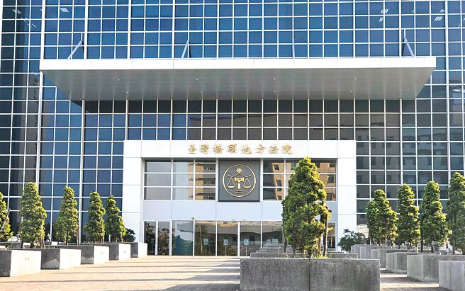 陈姓驾驶在仁武区逆向行驶撞击机车骑士叶男，叶男伤重不治。桥头地院法官审理后依过失致死罪，判他有期徒刑1年6个月。（本报资料照片）