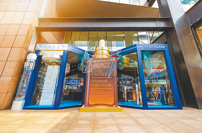 雅诗兰黛在信义A11打造的小棕修护能量快充站。（雅诗兰黛提供）