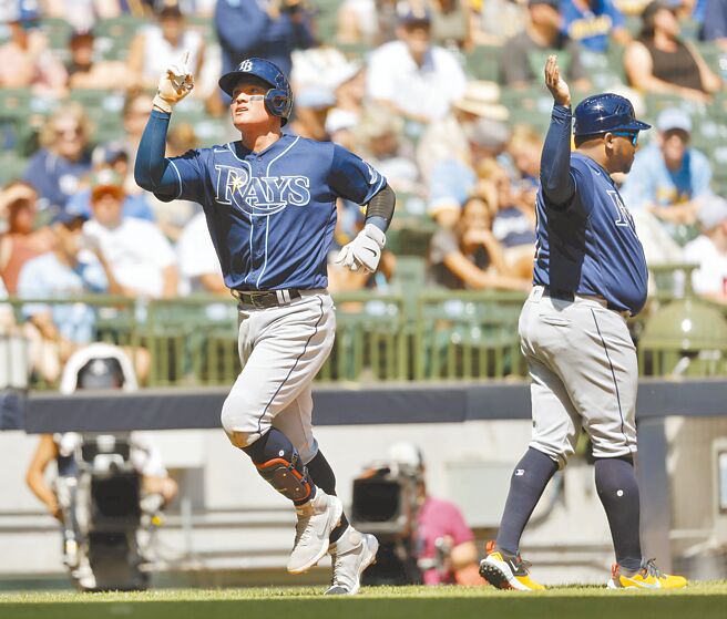 效力于光芒的张育成，表现愈来愈好，昨日敲出全垒打，连续7场敲安追平生涯最佳。（美联社）