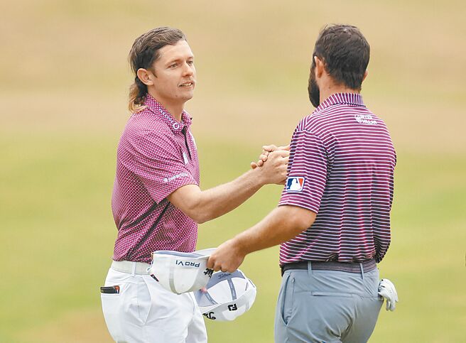 夺下今年英国公开赛冠军卡梅隆史密斯（左）与亚军卡梅隆杨（右）将从PGA转战LIV。（路透资料照）