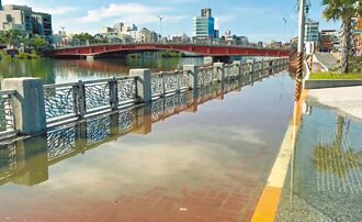台南運河滿潮又淹 市府將評估改善