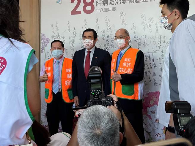 前总统马英九今天受邀出席肝病防治学术基金会28周年庆活动。（王家瑜摄）