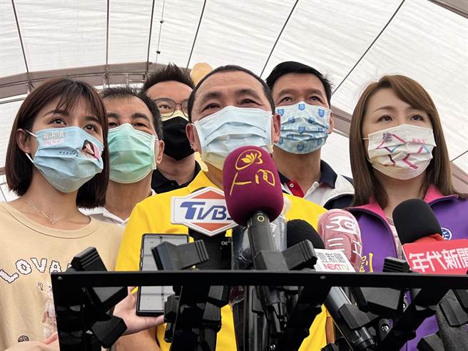 新北市长侯友宜今（13）日表示，他在夏立言还没出访前，就已经特别提醒要好好思考，值得再三商榷。（李奇叡摄）