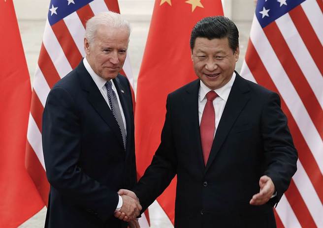 白宮官員證實，中國大陸國家主席習近平和美國總統拜登11月將在G20峰會上碰面，圖為習近平2013年在北京與時任美國副總統的拜登會面。（美聯社）