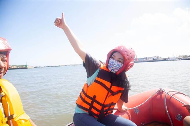 高虹安13日参加新竹义消水上救生训练活动。（高虹安团队提供／王惠慧新竹传真）