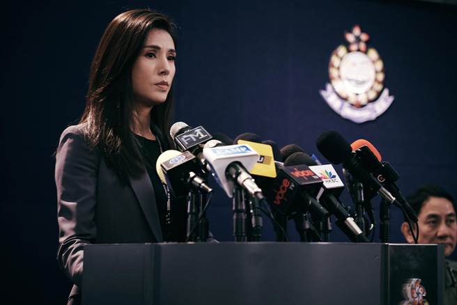 李若彤在《神探大战》中化身霸气女警官。（华映提供）