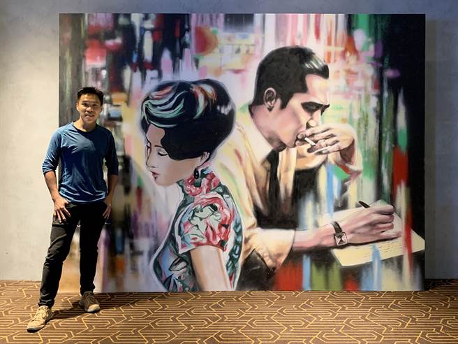 香港艺术家Noble Wong亲手绘制向《花样年华》致敬的壁画。（CATCHPLAY提供）