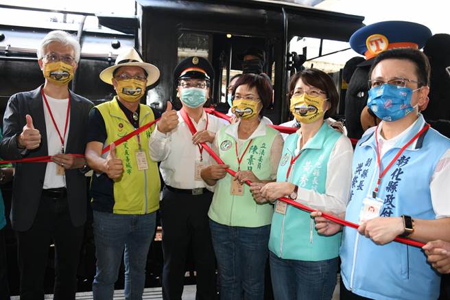 DT668蒸汽火车从彰化站出发，一陆停靠花坛、员林、社头、田中、二水，串联百年扇库环绕彰化城，共同迎接下一个百年。(吴建辉摄)