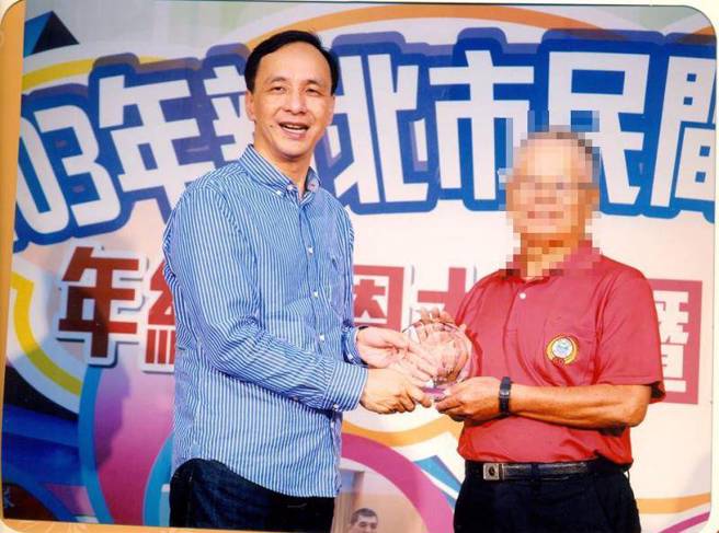 许姓男子曾经被朱立伦表扬为民间救难队绩优干部。（翻摄/林郁平）