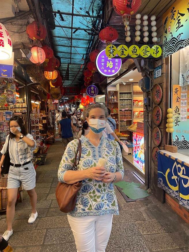 美国在台协会处长孙晓雅在脸书贴出到瑞芳九份的旅游照。（撷取自美国在台协会脸书）