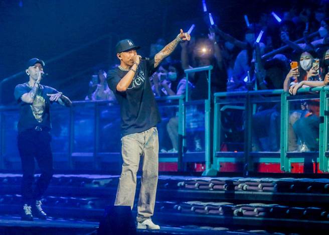 瘦子今晚在台北小巨蛋举办第二场个唱，吸引大批粉丝到场支持。（粘耿豪摄）