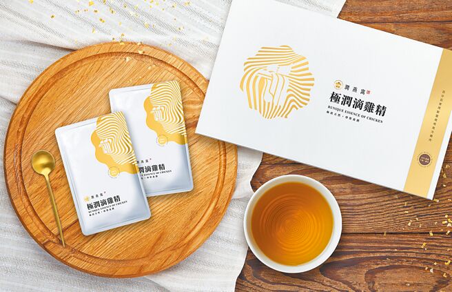 今年中秋挑选《极润滴鸡精》，用温补的燕窝与滴鸡精礼盒送礼，展现贴心好心意。图／业者提供