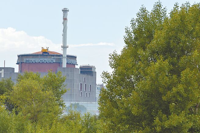 图为乌克兰境内、欧洲最大的札波罗热（Zaporizhzhia）核电厂。（新华社）