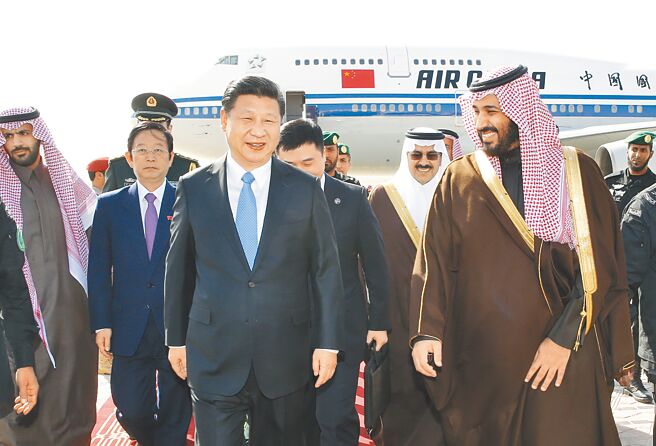 英国媒体披露，大陆国家主席习近平将于下周访问沙乌地阿拉伯，将是他新冠疫情后首次出访，大陆外交部则尚未证实。图为他先前访沙国。（新华社）