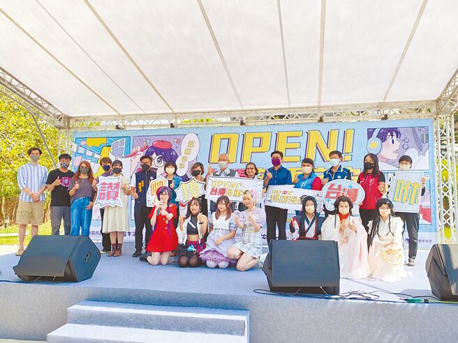 2022桃园漫画节12日在中坜区马祖新村眷村文创园区登场，展现台湾漫画跨界文创潜力，系列活动持续至28日。（蔡明亘摄）