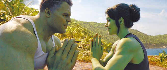 女浩克（右）在影集中是浩克的表妹。（Disney+提供）