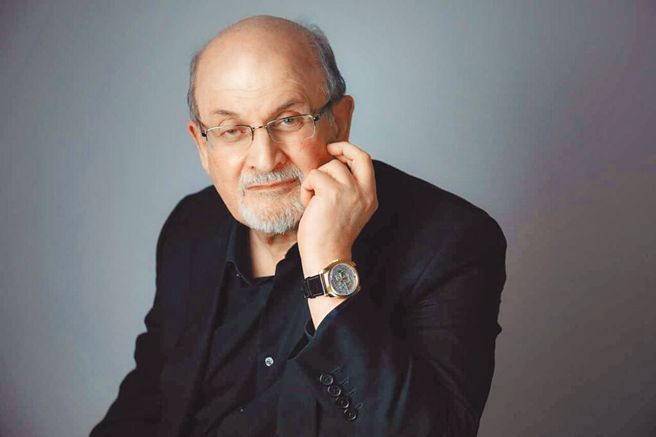 「魔鬼诗篇」作家鲁西迪遇刺未脱险境。（摘自鲁西迪推特）