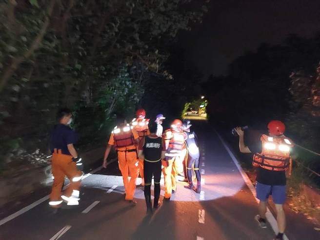 桃园新屋宫庙海边举办送煞法会3人溺毙。(消防局提供／吕筱蝉桃园传真)